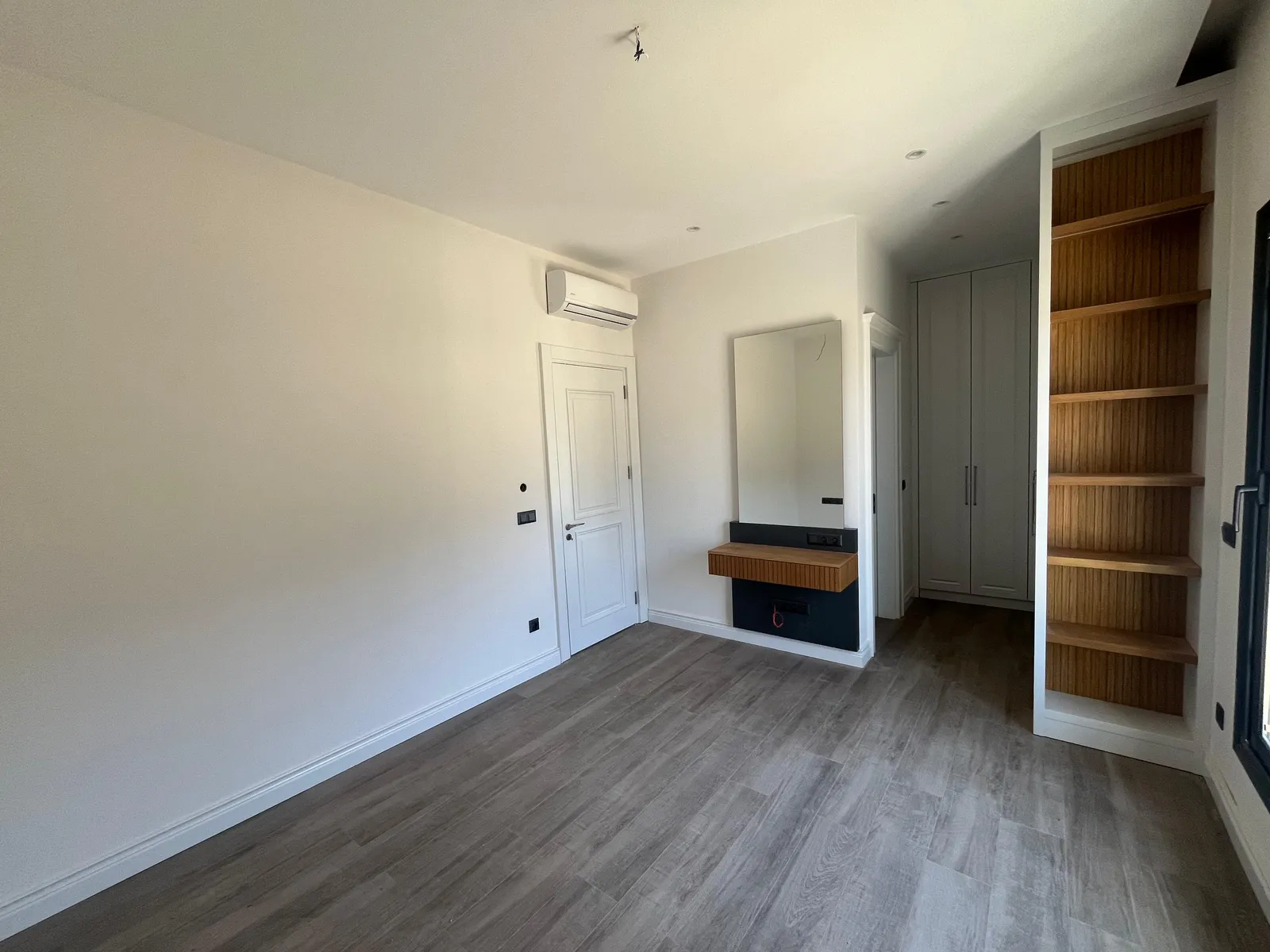 Bodrum Ortakent Yahşi'de kiralık denize sıfır eşyalı üst kat